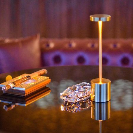 Century Marina Hotel - Lusail Екстер'єр фото The table lamp