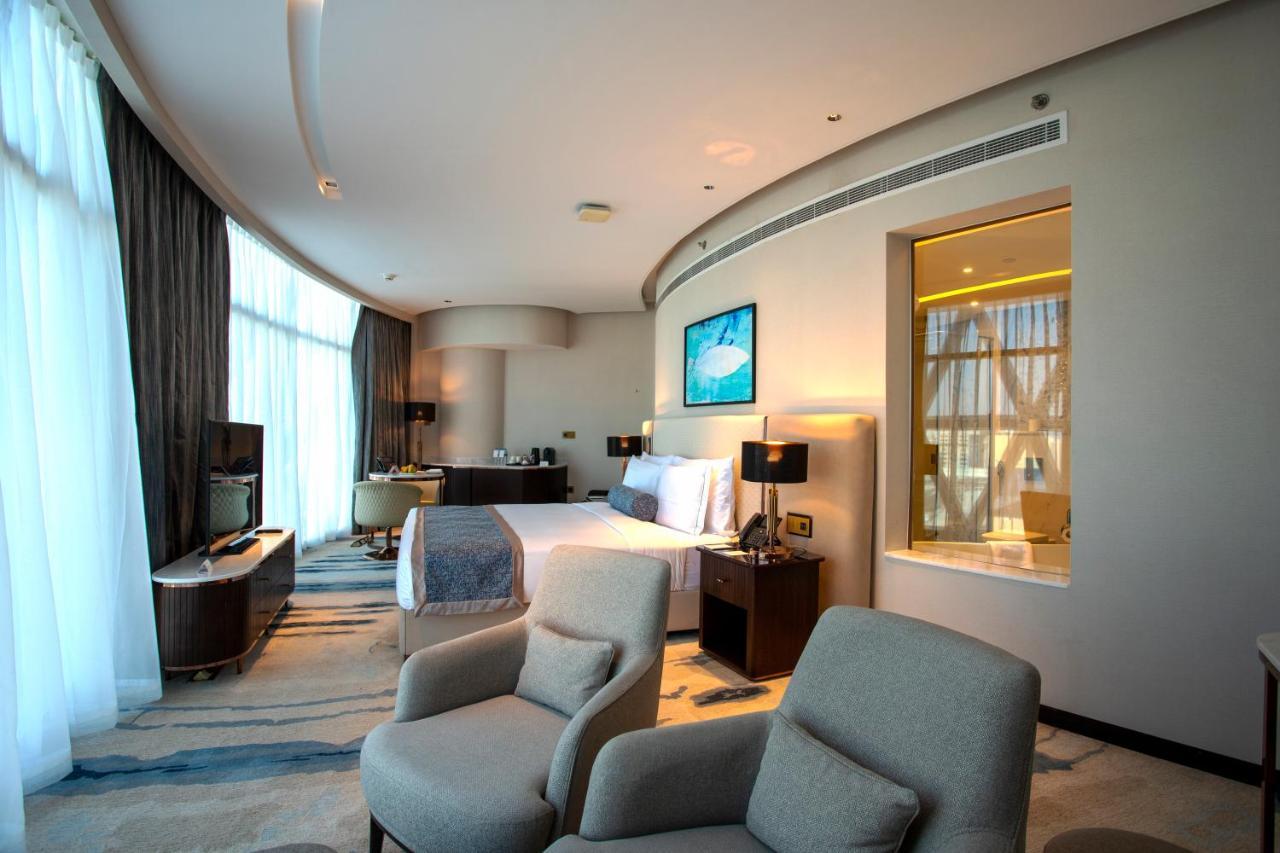 Century Marina Hotel - Lusail Екстер'єр фото A suite at the hotel