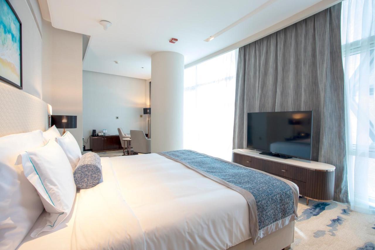 Century Marina Hotel - Lusail Екстер'єр фото A bedroom at the hotel