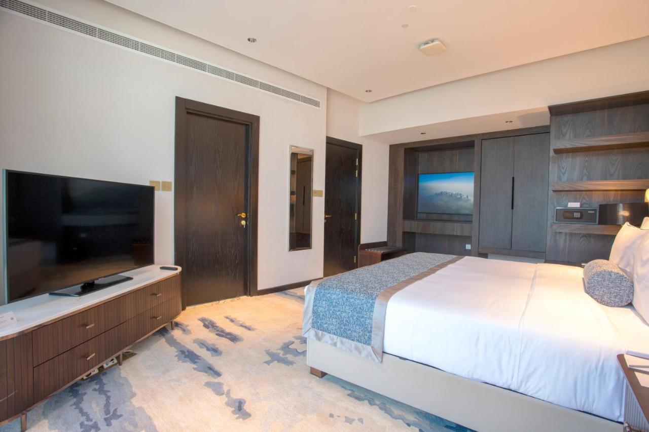 Century Marina Hotel - Lusail Екстер'єр фото A bedroom at the hotel