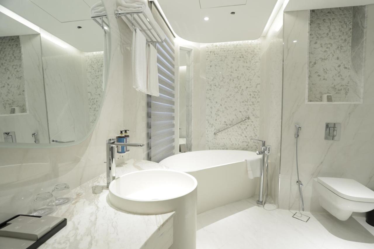 Century Marina Hotel - Lusail Екстер'єр фото Bathroom