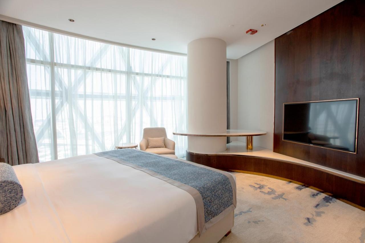 Century Marina Hotel - Lusail Екстер'єр фото A bedroom at the hotel