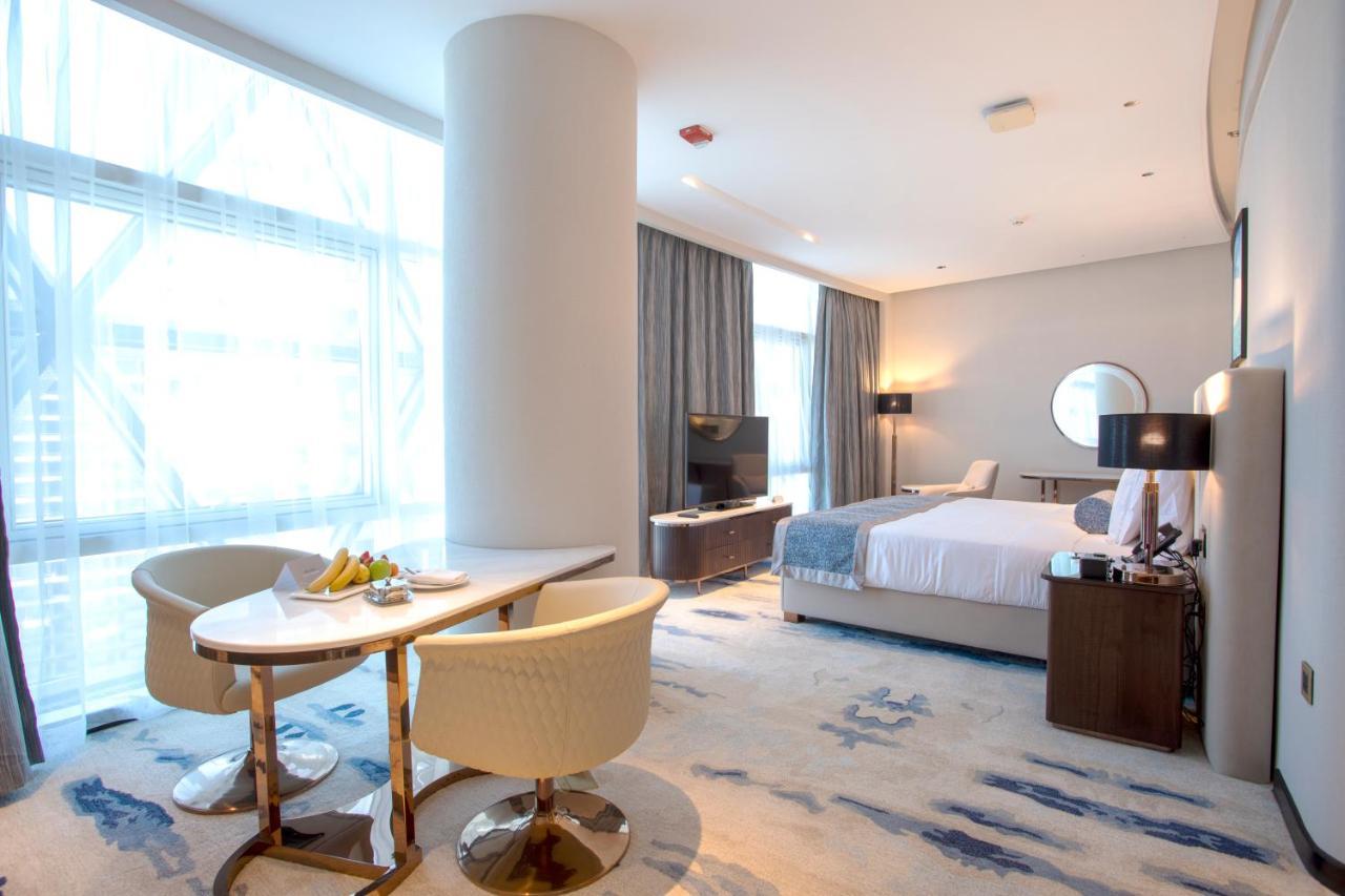 Century Marina Hotel - Lusail Екстер'єр фото A suite at the hotel