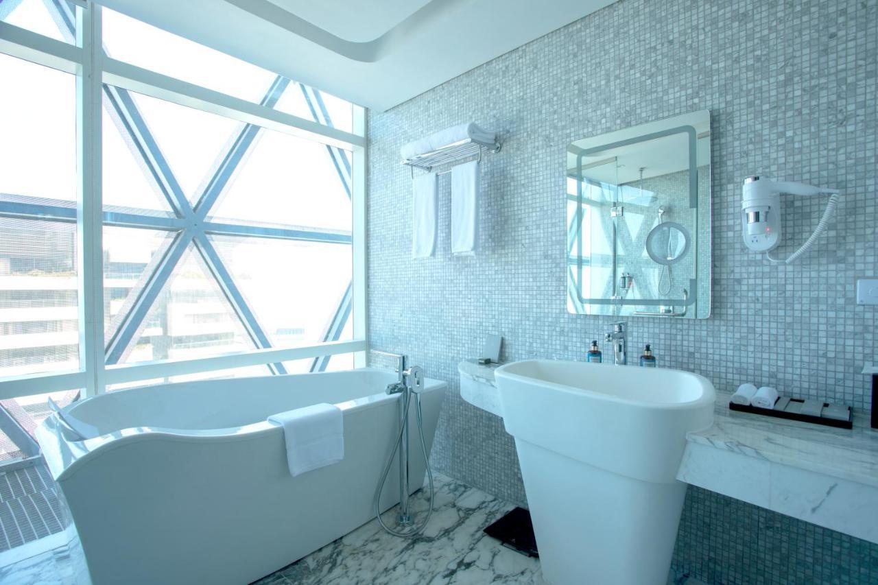 Century Marina Hotel - Lusail Екстер'єр фото Bathroom