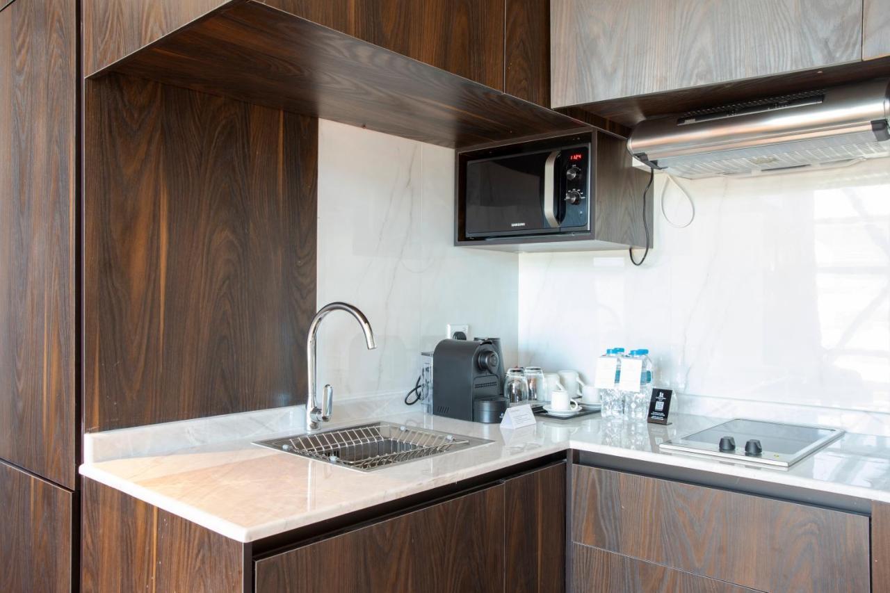Century Marina Hotel - Lusail Екстер'єр фото A kitchen in a hotel