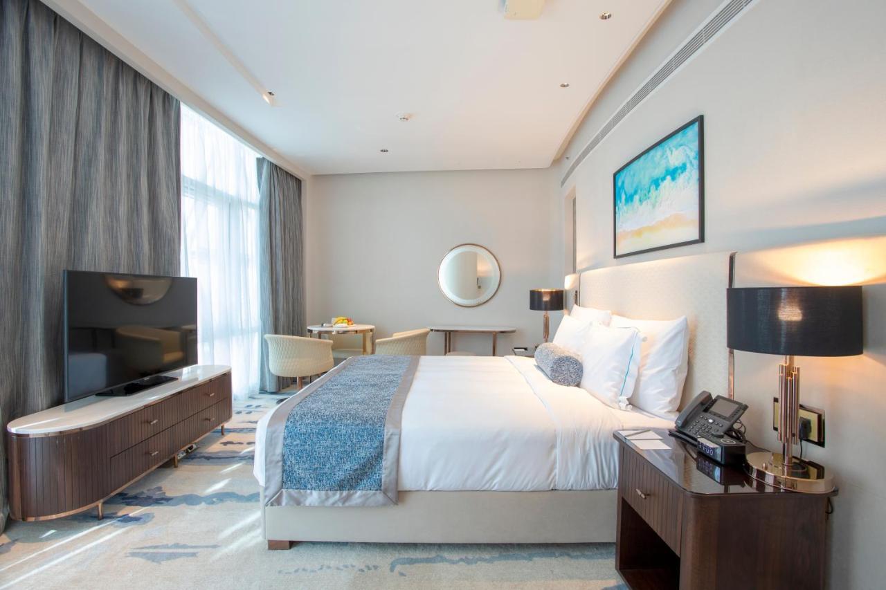 Century Marina Hotel - Lusail Екстер'єр фото A bedroom at the hotel