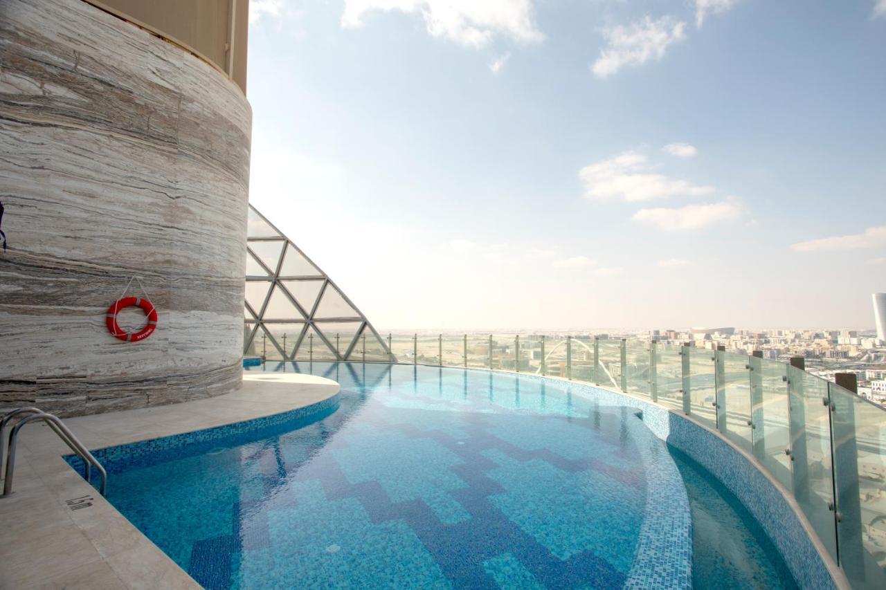 Century Marina Hotel - Lusail Екстер'єр фото The pool at the 360° Sky Lounge