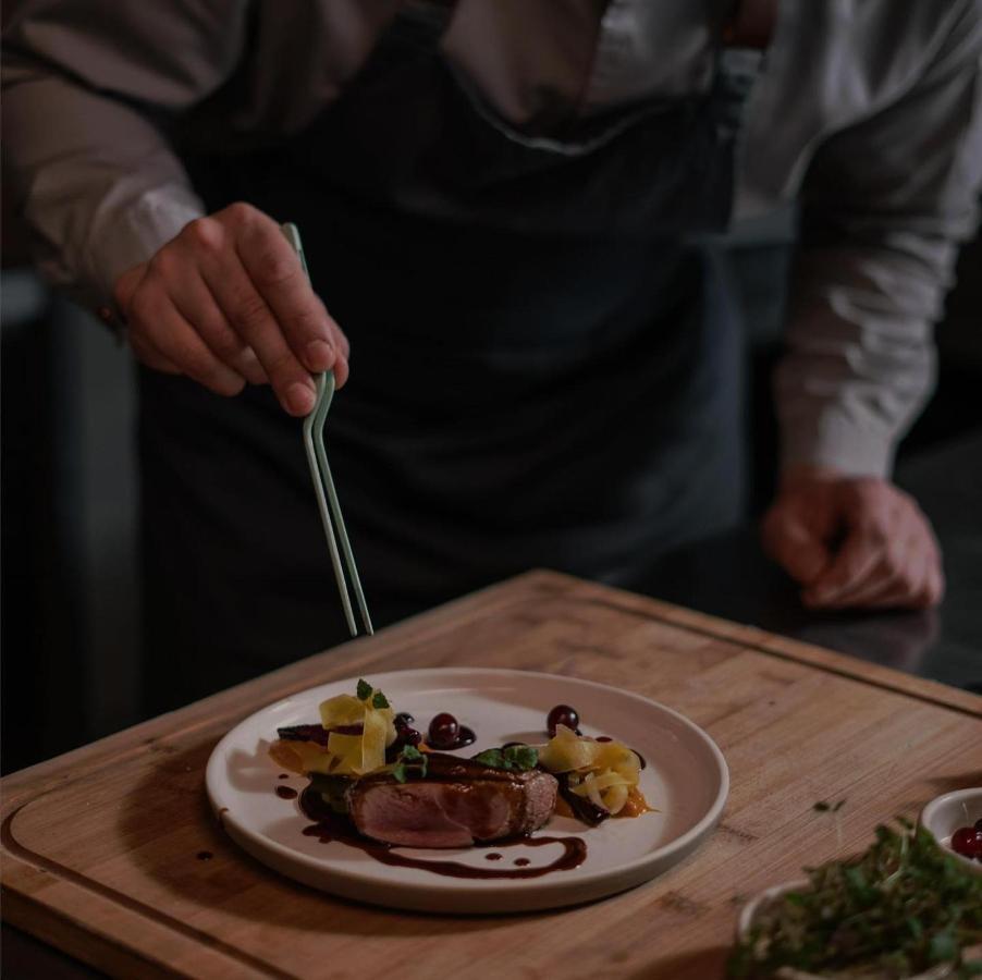 Century Marina Hotel - Lusail Екстер'єр фото A chef plating a dish