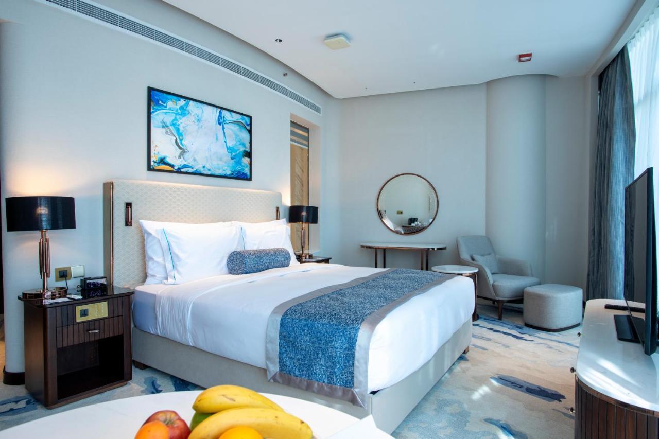 Century Marina Hotel - Lusail Екстер'єр фото A bedroom at the hotel