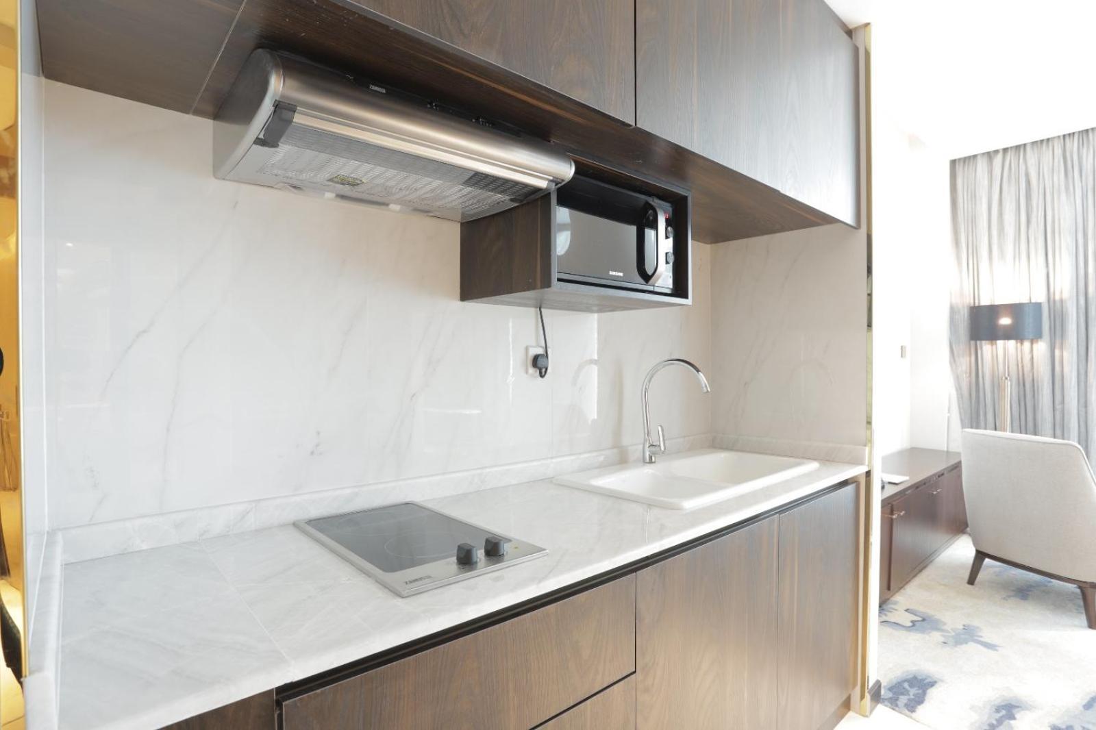 Century Marina Hotel - Lusail Екстер'єр фото A modern kitchen
